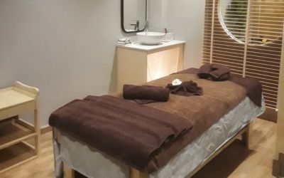 Premium spas do not need to feel overly extravagant — they simply need enough refinement to make customers feel truly comfortable.