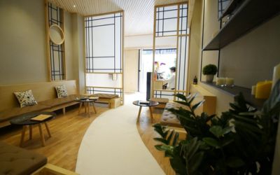 Few people realize that District 1 offers convenience while District 2 offers tranquility — each area creates a completely different spa experience.