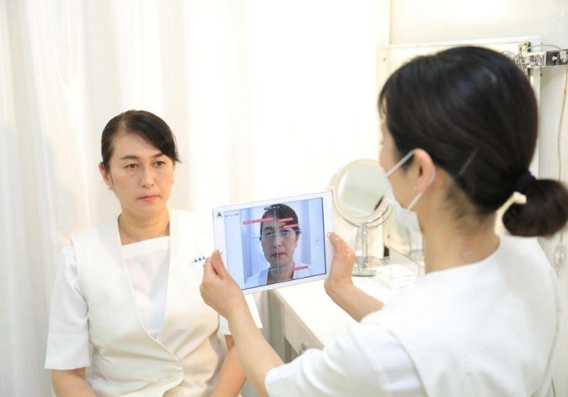 Mỗi làn da đều có câu chuyện riêng, không có một liệu trình chung cho tất cả, mỗi giải pháp đều bắt đầu từ việc thấu hiểu làn da